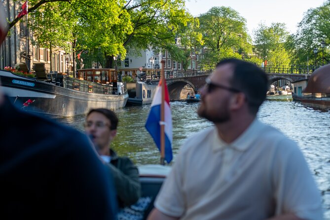 Private Boat Tour Amsterdam - 90 Min incl. welcome drink on historic saloon boat - Who should book the Undine?