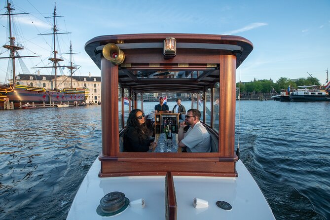 Private Boat Tour Amsterdam - 90 Min incl. welcome drink on historic saloon boat - The welcome drink and onboard minibar