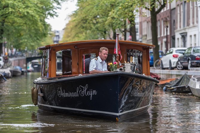 Private boat tour on a electric saloon boat - What the 90-minute cruise actually covers