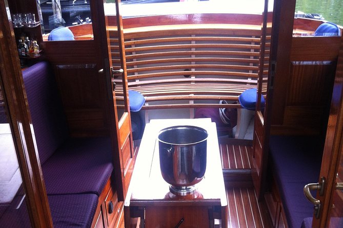 Private boat tour on a electric saloon boat - Who will enjoy this cruise most