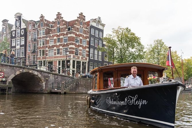 Private boat tour on a electric saloon boat - Starting at the Museum of the Canals