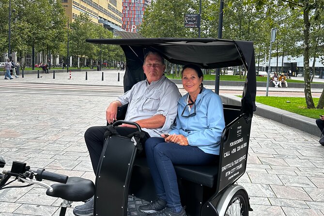 Private Pedicab/Rickshaw Tour of Rotterdam With a Local Guide - The guide makes the difference