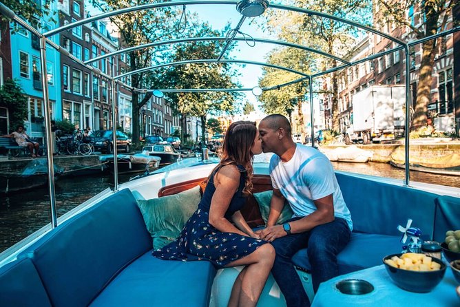 Private Romantic Canal Cruise Amsterdam with Bubbly and Snacks - Starting at Keizersgracht 401