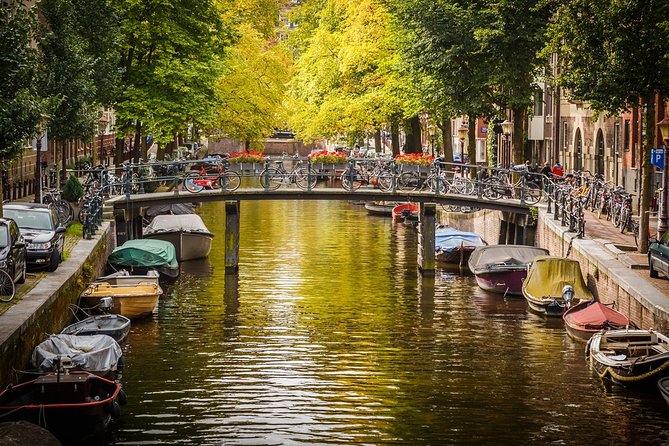 Private transfers from or to Schiphol (AMS) airport Amsterdam - Modern cars, water, and room to settle in