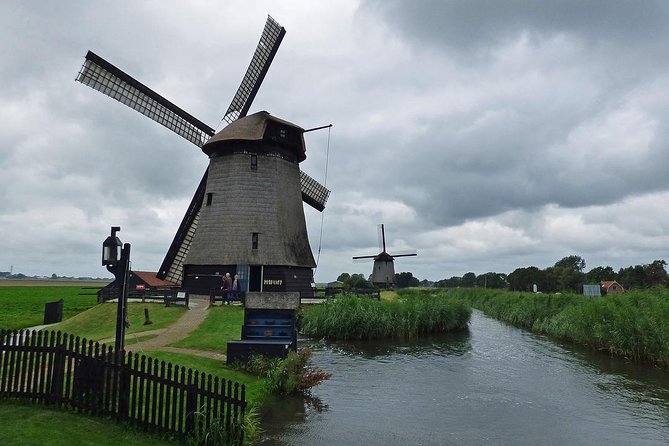 Private Zaanse Schans Windmills and Volendam Tour from Amsterdam - A private Mercedes from Amsterdam