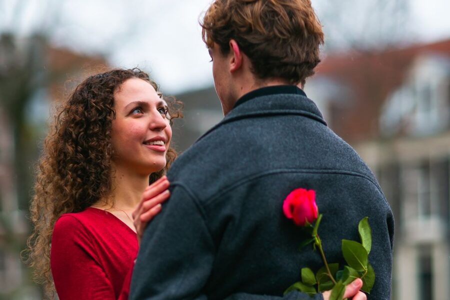 Romantic Photoshoot Experience for Couples in Amsterdam - Who should book this experience?