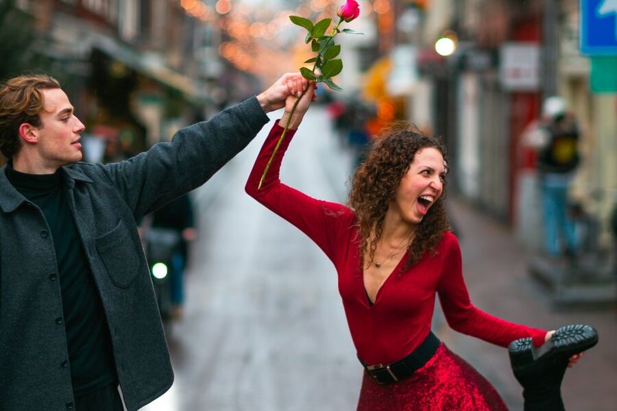 Romantic Photoshoot Experience for Couples in Amsterdam - Should you book the Amsterdam romantic photoshoot?