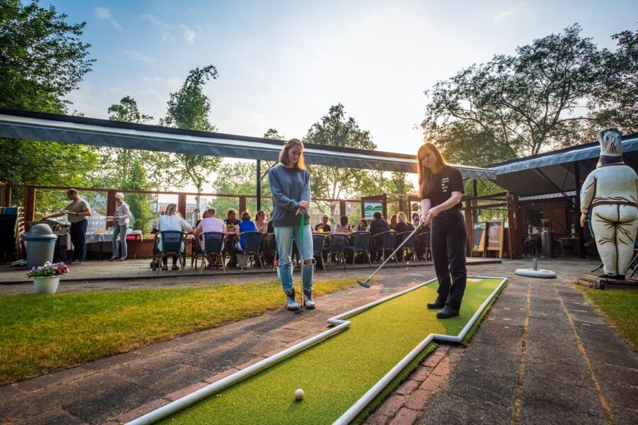 Rotterdam: 18-Hole Mini-Golf Game - Playing 18 holes near the Euromast