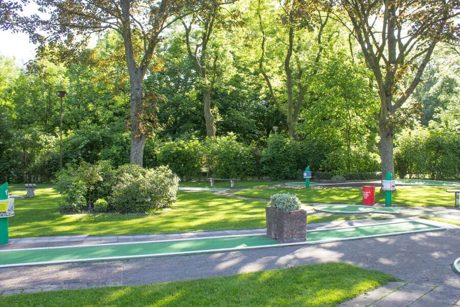 Rotterdam: 18-Hole Mini-Golf Game - Why the holes keep the game lively