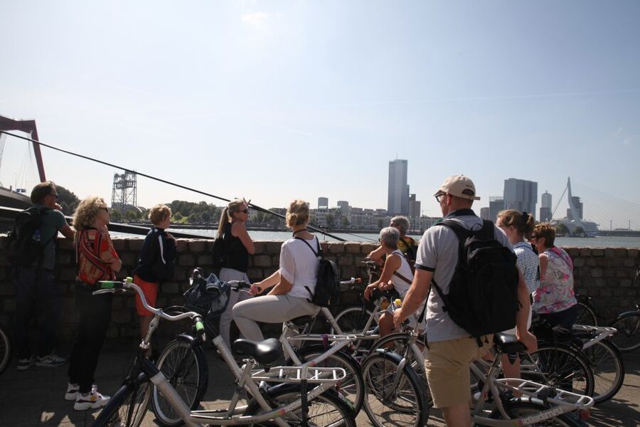 Rotterdam: 2.5-Hour Highlights Bike Tour - Crossing to Kop van Zuid and Hotel New York