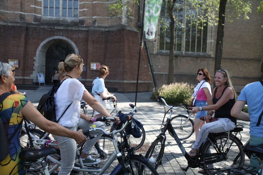 Rotterdam: 2.5-Hour Highlights Bike Tour - Two parks and Rotterdam’s museum area
