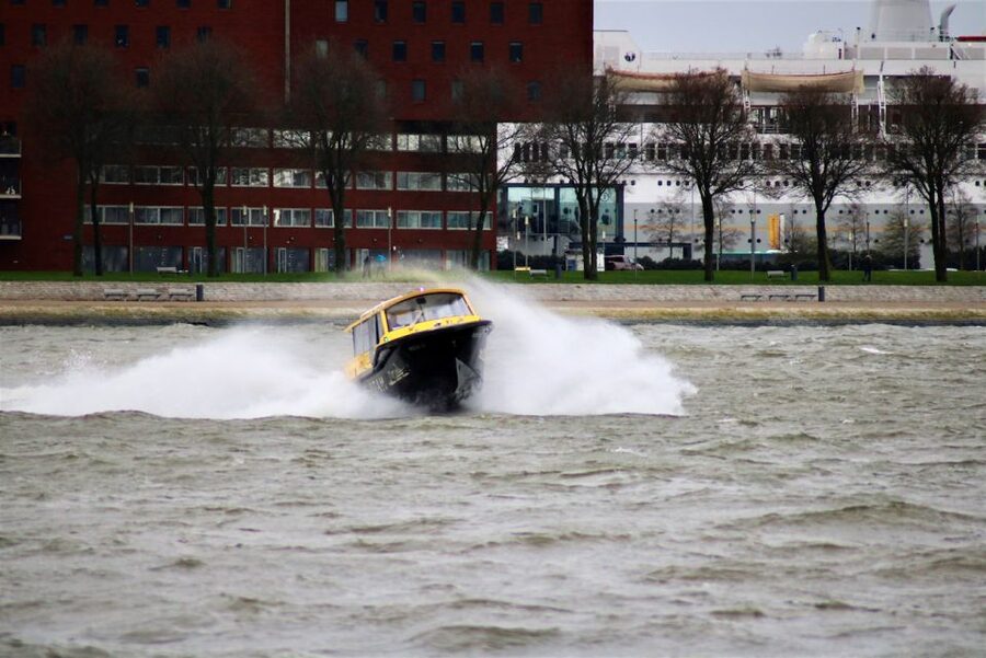 Rotterdam: Breweries and Water Taxi Tour - City stories that give the beer stops more meaning