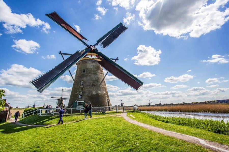 Rotterdam: Kinderdijk UNESCO World Heritage Entry Ticket - Walking, cycling, and dealing with the open-air setting