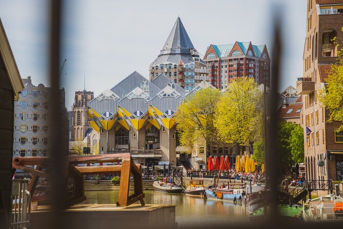 Rotterdam Walk: Hilights, Gems, Architecture & WWII | 2 or 3hrs - Oude Haven and the cube house view
