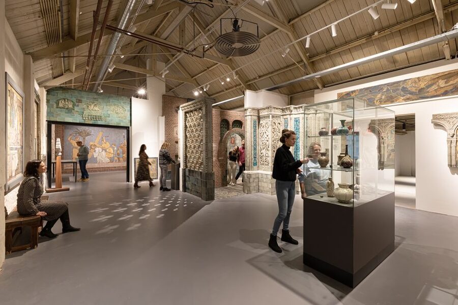 Royal Delft: Delftblue Factory and Museum - Walking through the factory floor