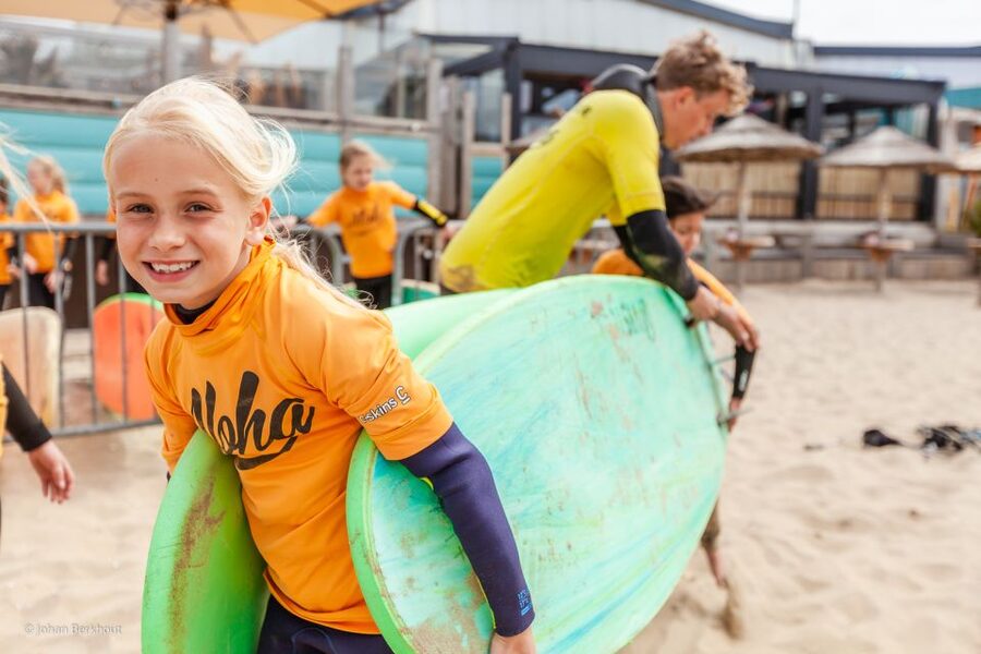 Scheveningen Beach: 2-Hour Surf Experience for Adults - Group lessons versus private instruction