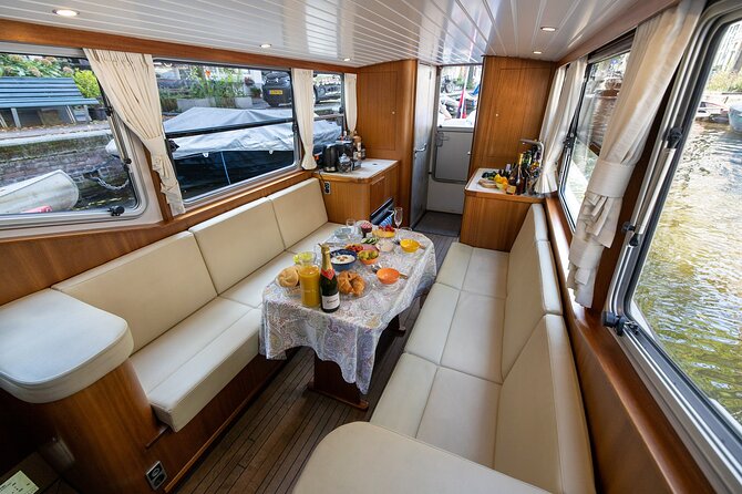 Small Group Boutique All-Inclusive Tour (max 12 p) With Captain - Starting at Singel 5 in the canal ring