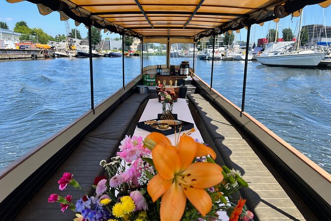 Small-Group Luxury Canal Cruise with Local Skipper - What the 90-minute length really means
