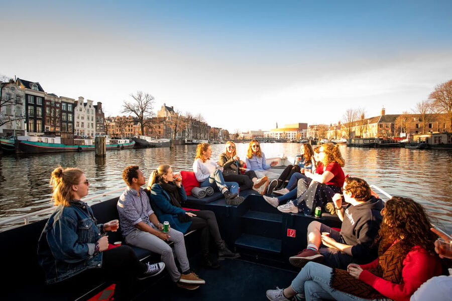 Small-Group Walking Tour with Amsterdam Canal Cruise - What the small group changes