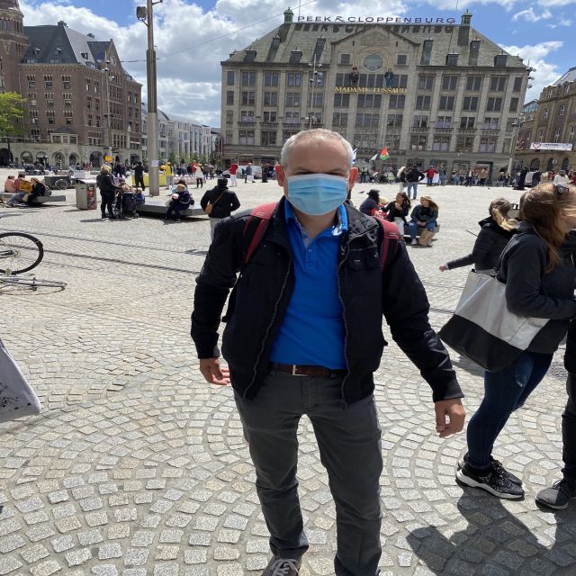 Sprechen Sie Gras? German Tour of Amsterdam's Coffeeshops - Meeting your guide at Dam Square