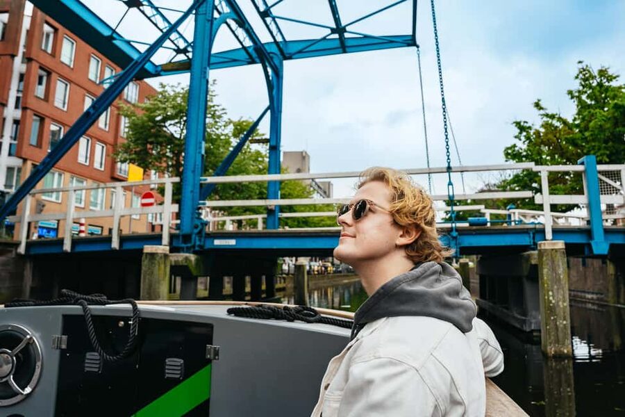 The Hague: Canal Cruise with music from local artists - Why the low bridges make this more than a sightseeing loop
