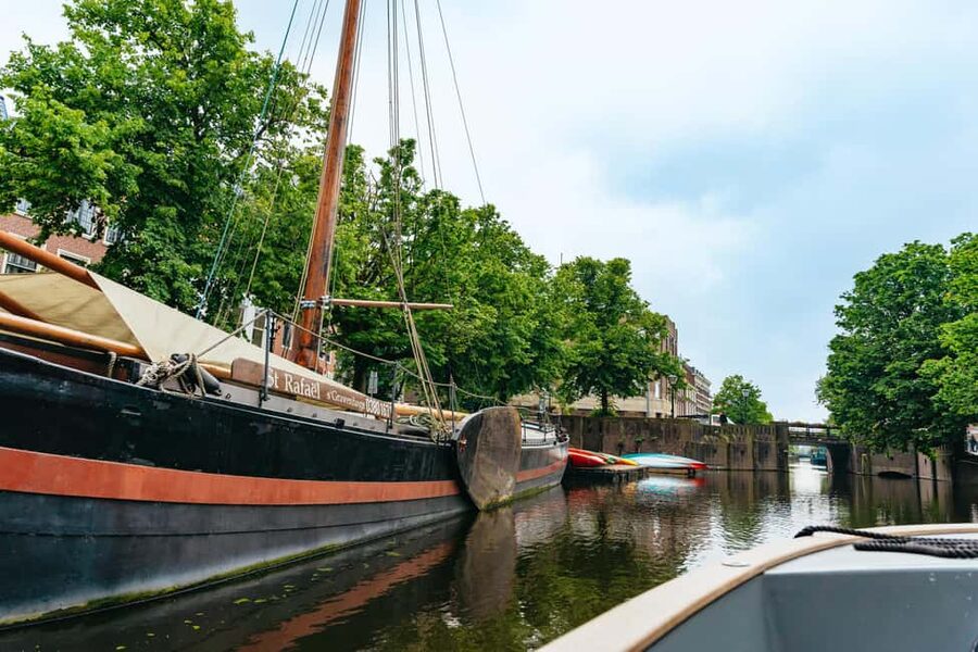 The Hague: Canal Cruise with music from local artists - Is $17 good value in The Hague?