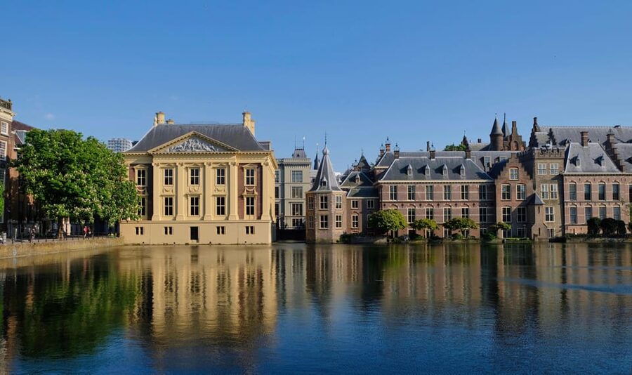The Hague: City Walking Tour - The Binnenhof, the center of Dutch government