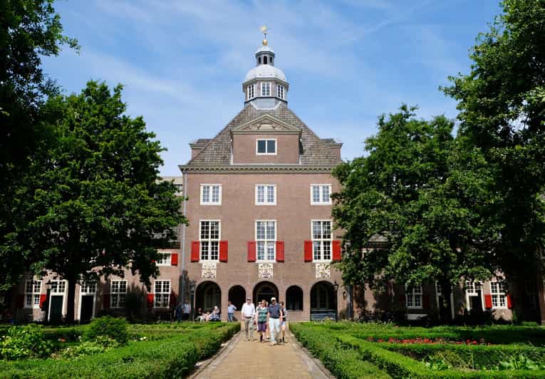 The Hague: Courtyard Walking Tour - Key points to know before booking