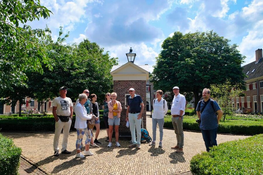 The Hague: Courtyard Walking Tour - A walk shaped by the guide