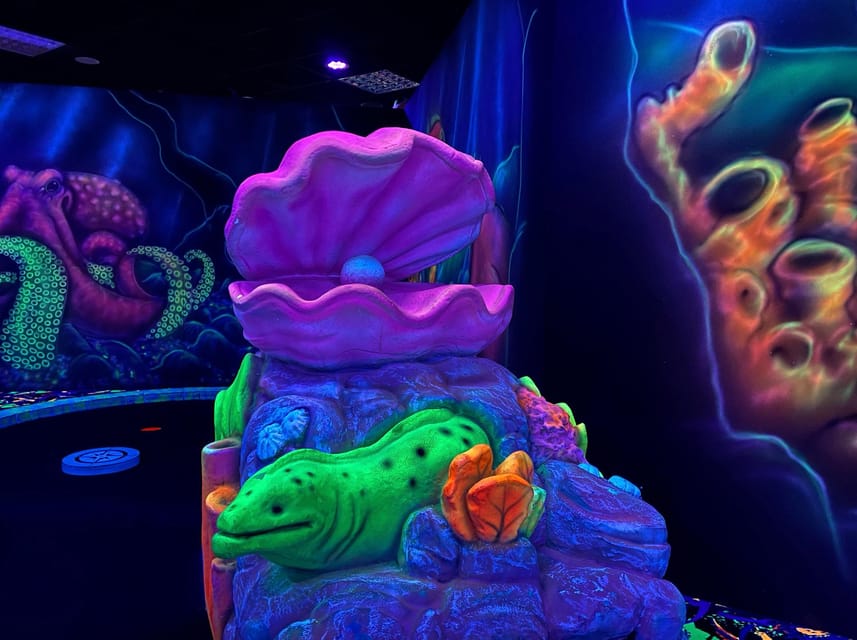 The Hague: Glowgolf Glow in the Dark Indoor Minigolf - GlowGolf Scheveningen turns mini-golf into a sea-themed show
