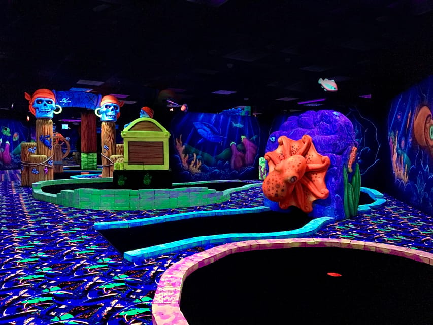 The Hague: Glowgolf Glow in the Dark Indoor Minigolf - Is $12 per person good value?