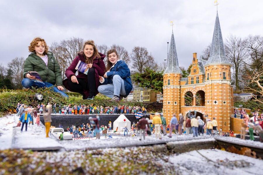 The Hague: Madurodam Miniature Park Entry Ticket - Boats, planes, trains, and buttons to press