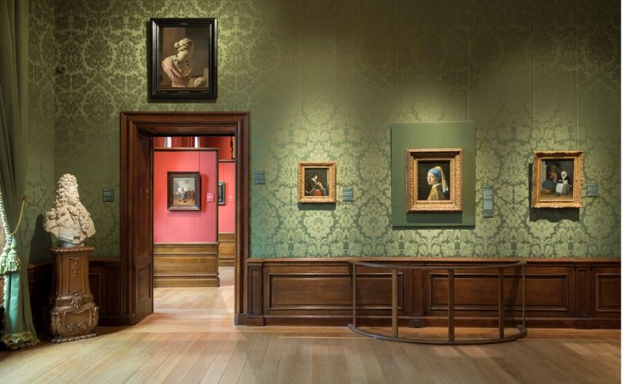 The Hague: Mauritshuis Entrance Ticket - The free app and the value of bringing headphones