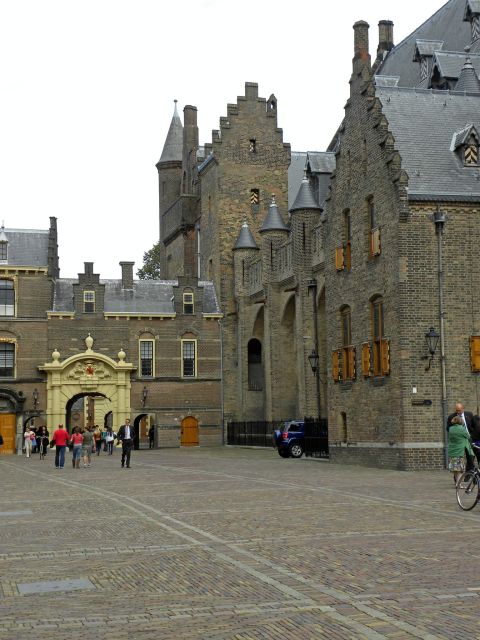 The Hague: Old City Private Walking Tour - Voorhout and the city’s shaded royal avenues