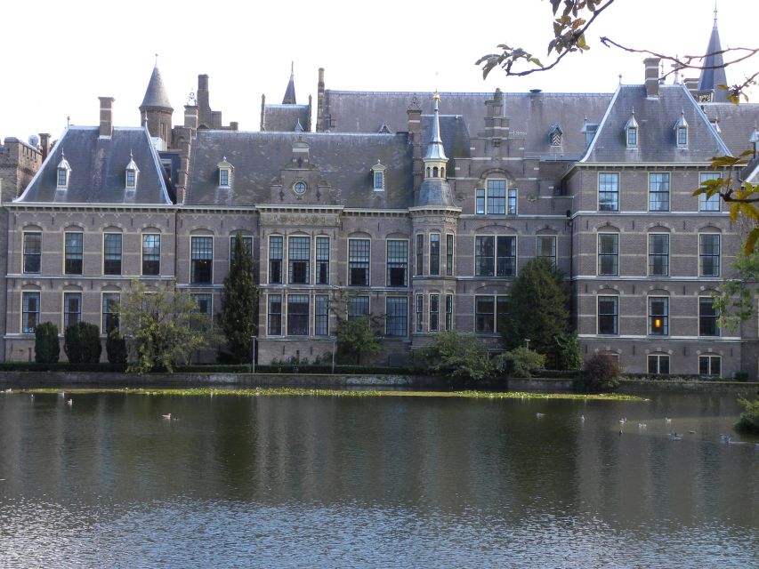 The Hague: Old City Private Walking Tour - Van Oldenbarnevelt, the De Witt brothers, and darker stories