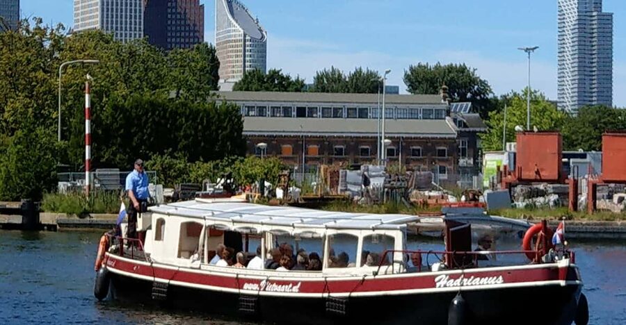 The Hague: One Way Boat Ticket to or from Delft - Arriving in Delft by the Oostpoort