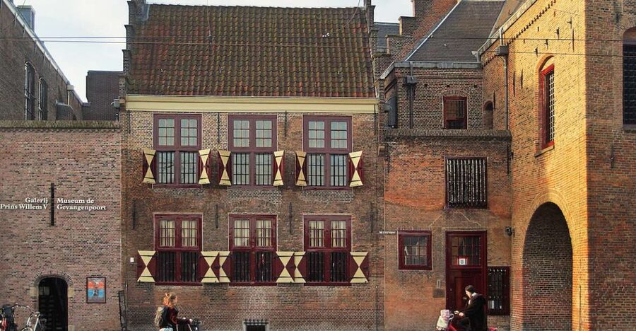 The Hague: Prison Gate Museum - Entering the medieval Prison Gate