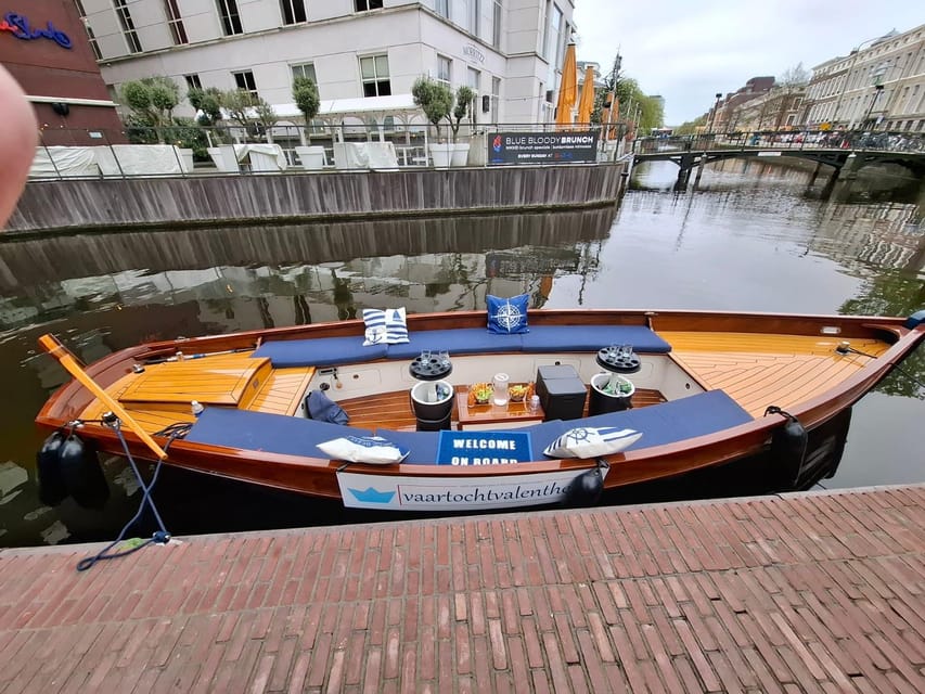 The Hague: Private Boattour up to 10 persons - The first part of the 75-minute cruise