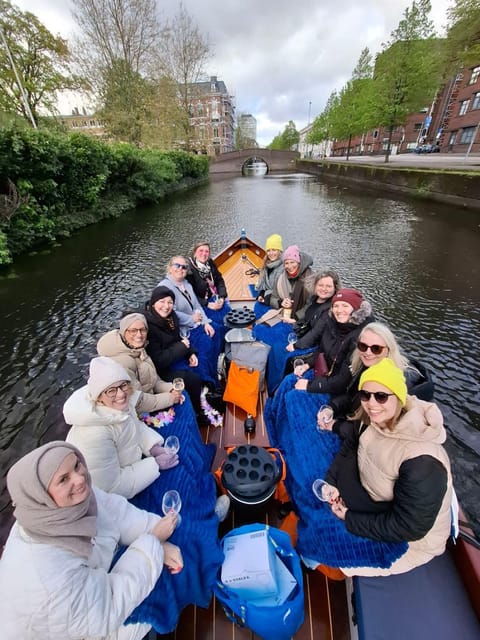 The Hague: Private Boattour up to 10 persons - Bridges, buildings, and a slower view of the city