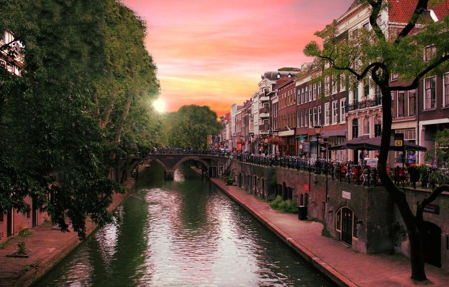 Utrecht: Guided Highlights Walking Tour - Starting beneath Utrecht’s Dom Tower