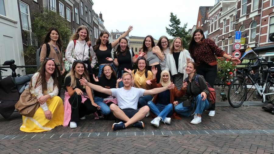 Utrecht: Guided Highlights Walking Tour - Three gardens, an illusion door, and small city stories