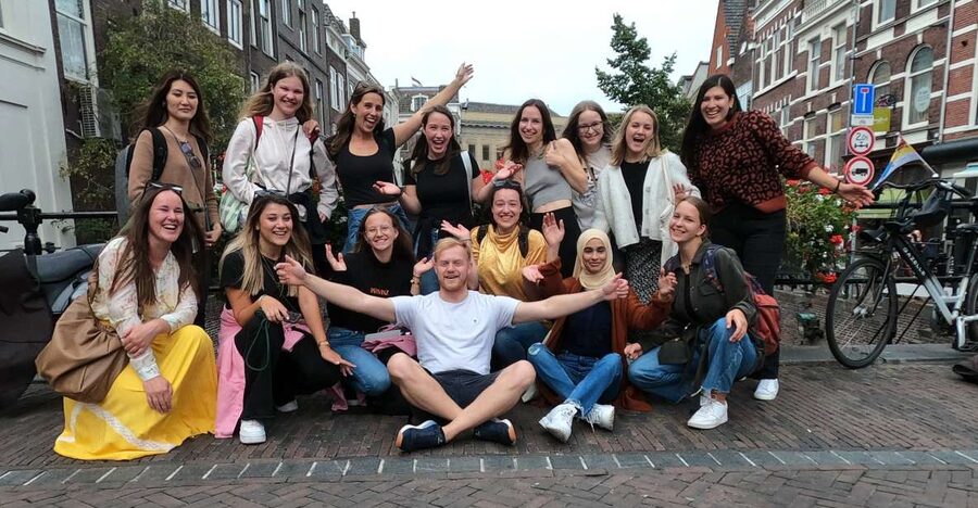 Utrecht: Guided Highlights Walking Tour - The route, pace, and group format