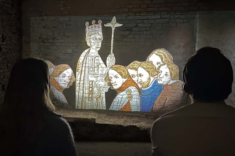 Utrecht: Lofen Palace with Entry Ticket & Guide (Dutch) - A guide, an audio tour, and the language question