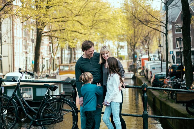 Vacation Photoshoot & Tour in Amsterdam - Choosing between landmark photos and local atmosphere