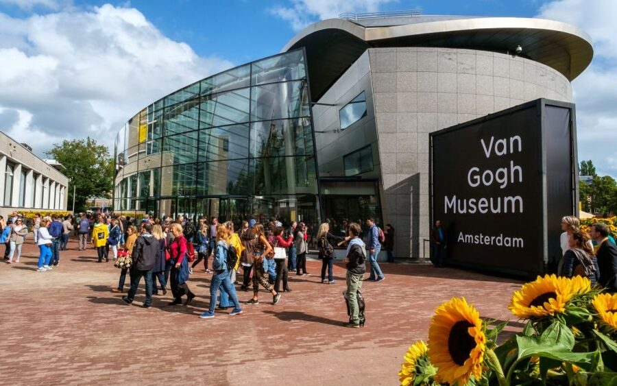 Van Gogh & Rijksmuseum Masterpieces Guided Tour 8 guests 5h - The 30-minute Cobra Café break