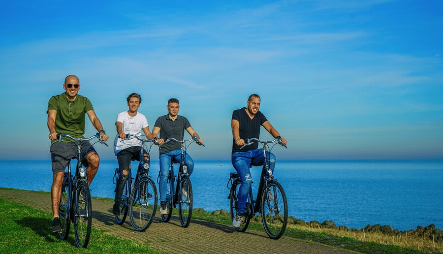 Volendam: Bike Rental including Highlights-Routes - Key points before you book
