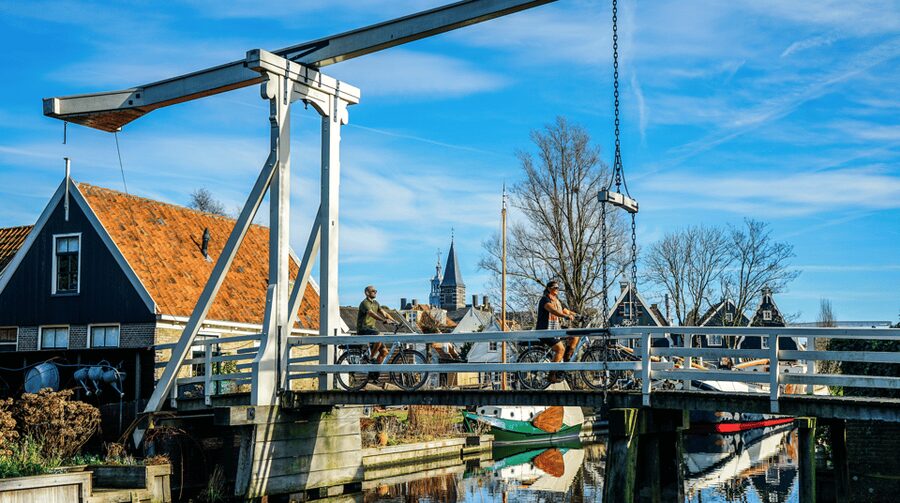 Volendam: Bike Rental including Highlights-Routes - Choosing between the 21, 24, and 27-kilometer loops