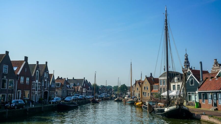 Volendam: E-Bike Rental including Highlights-Routes - Crossing the dike to Marken