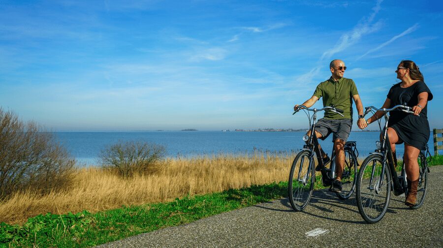 Volendam: E-Bike Rental including Highlights-Routes - Edam and the quiet side of North Holland