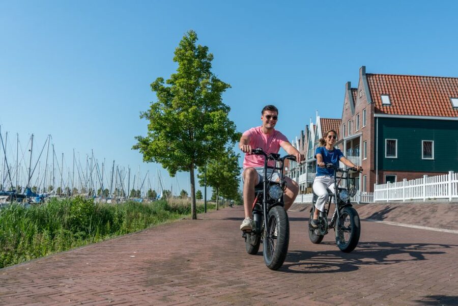 Volendam: E-Fatbike Rental - What the E-fatbike feels like on Dutch roads
